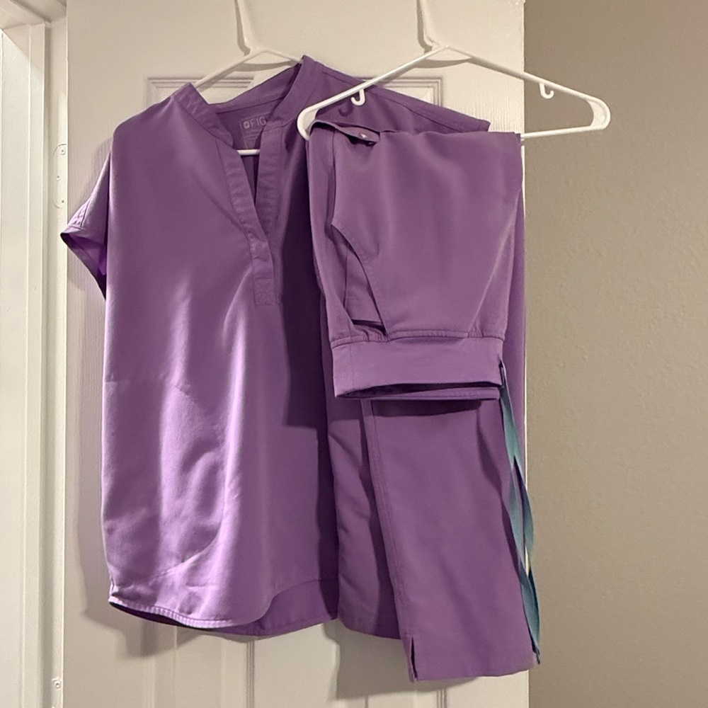 Figs Lavender Scrub Top